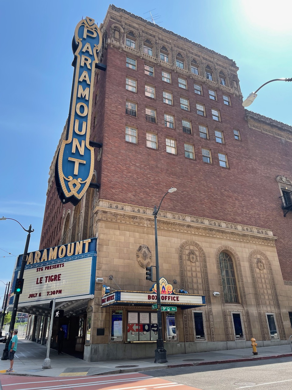 The Paramount’s Apartments: 1bd/1ba, Showstopping Location