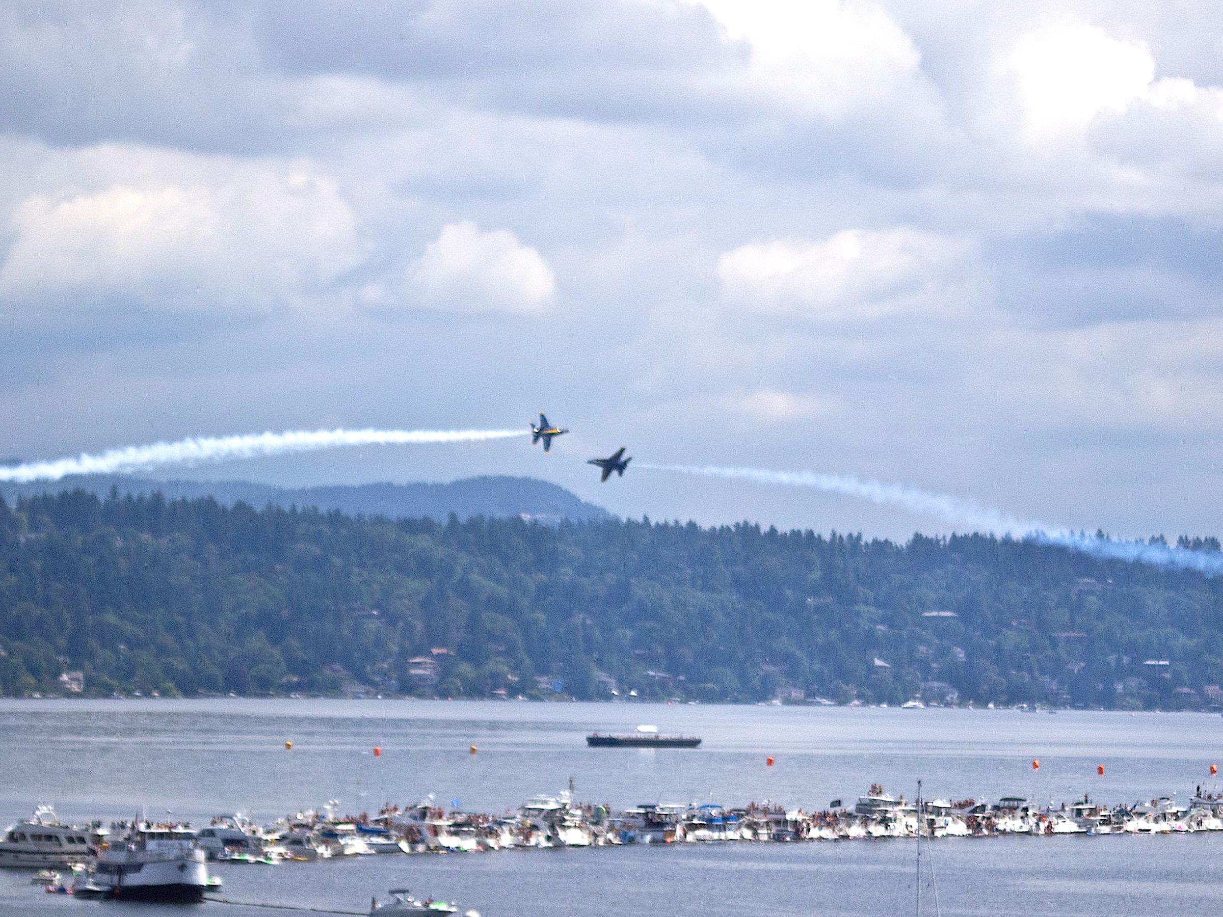 Op-Ed: It’s Time for Seattle to Cancel the Blue Angels